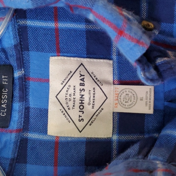 St. John's Bay Men's Flannel button down shirt - Picture 2 of 3